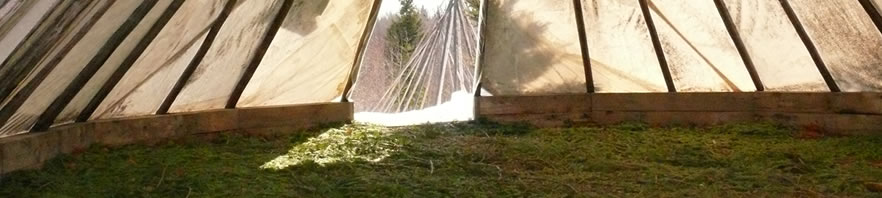 La grande tente Shaputuan vue de l'int&eacute;rieur